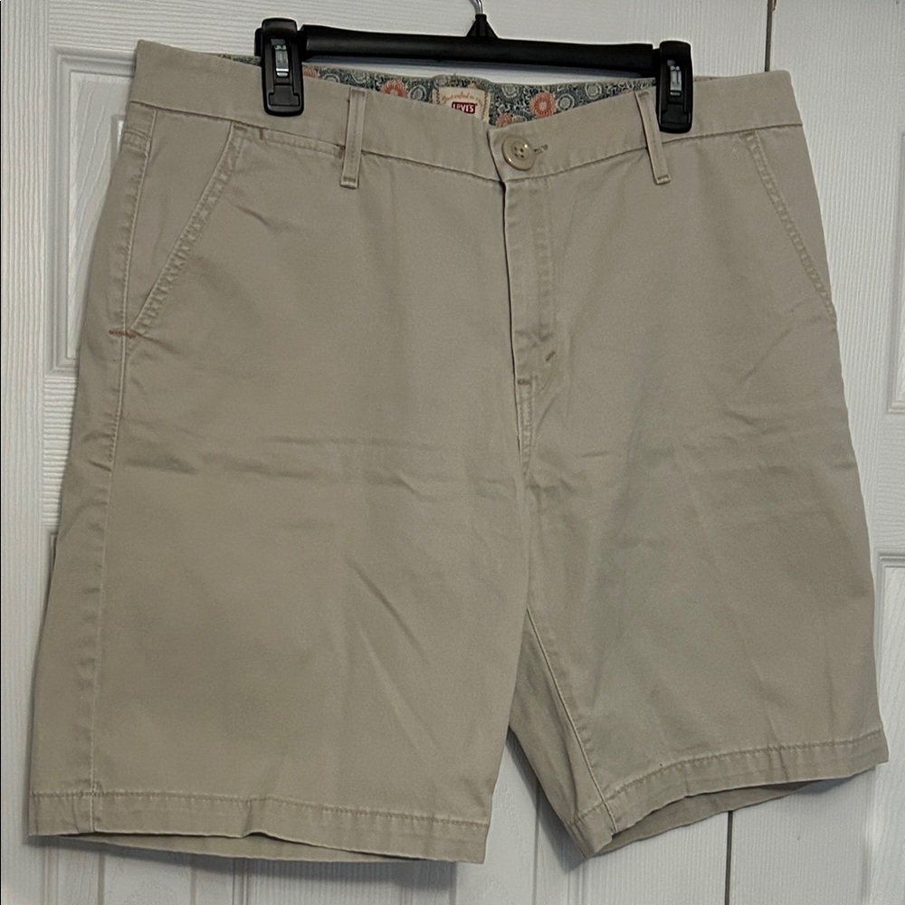 Levi's Women’s Khaki Flat-Front Shorts